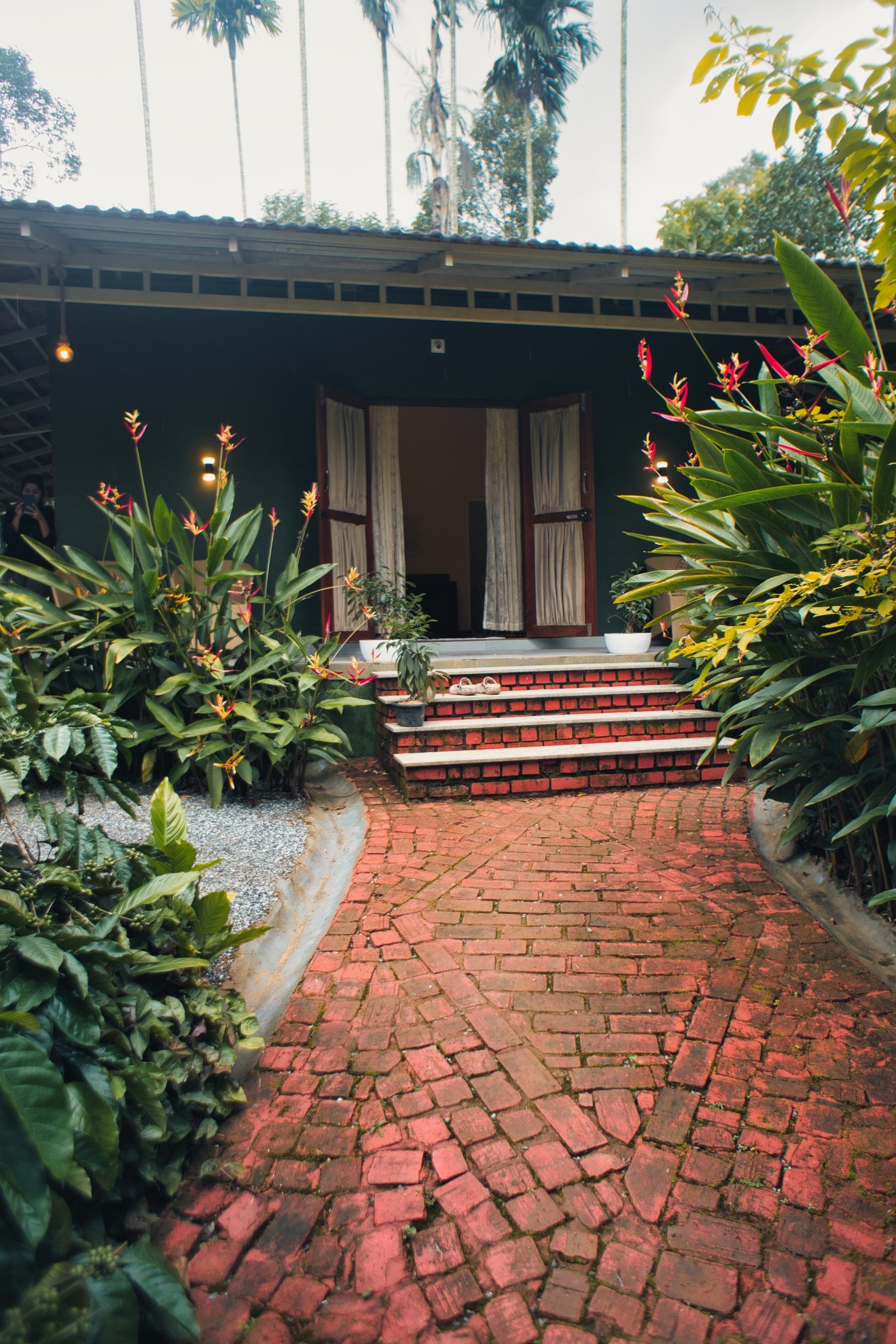 Refined plantation stay